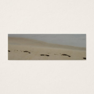 Empreintes de pas en signet de sable