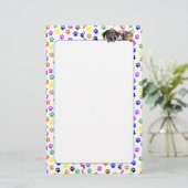 Empreintes de pattes colorés avec papeterie pour c (Debout devant)