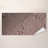 Empreintes pieds dans le sable (Serviette de bain)