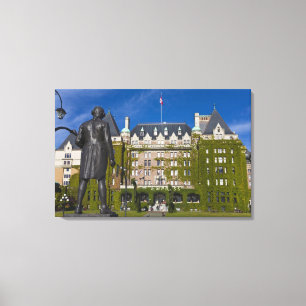 Empress Hotel en standbeeld van kapitein James Coo Canvas Afdruk
