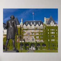 Empress Hotel en standbeeld van kapitein James Coo