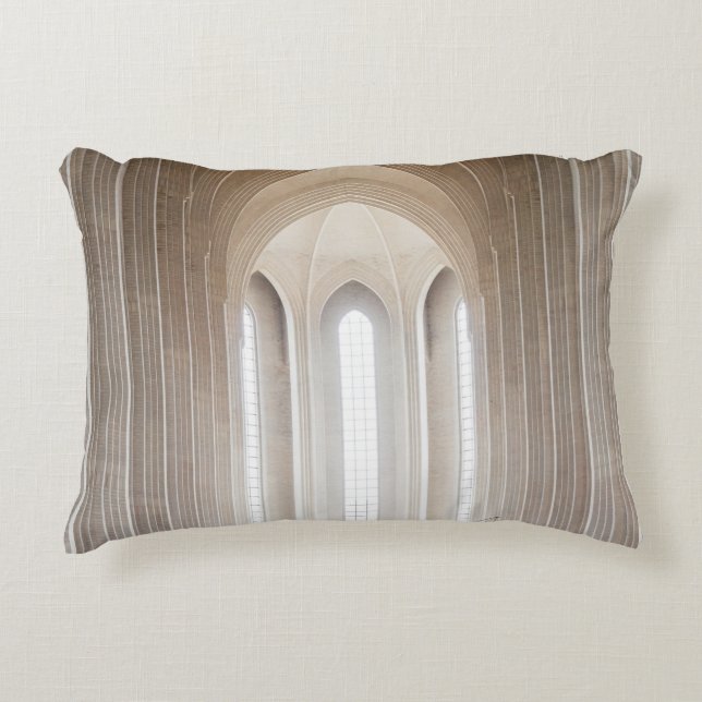 EMPTY CATHEDRAL INTERIOR ACCENT KUSSEN (Voorkant)