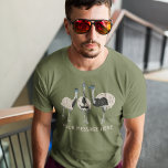 Emus Bird Lovers Personnalisé<br><div class="desc">Surprenez votre amateur d'oiseaux favori avec un tee-shirt graphique emu personnalisé. Ce t-shirt présente des illustrations de style réaliste de trois emus et est prêt à être personnalisé avec votre propre texte ou slogan personnalisé ci-dessous.</div>