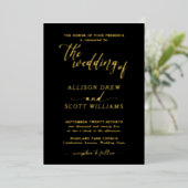 En Aluminium Elégant Black Gold Script Mariage Foil Invitation (Debout devant)