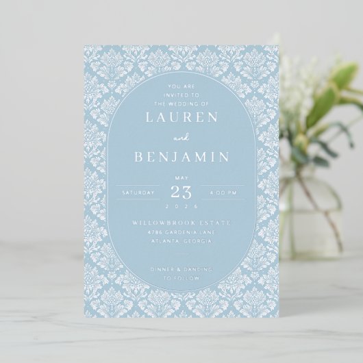 En Aluminium Elegant Blue Damask Wedding Invitation (Debout devant)