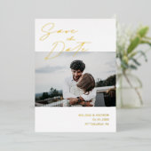 En Aluminium Script moderne Enregistrer la date Foil Invitation (Debout devant)