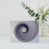 En bas - Carte postale fragile (Debout devant)