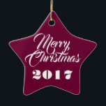En Céramique HAMbWG - Ornement - Étoile - Personnalisable<br><div class="desc">HAMbWG - Ornament Star - Personnalisable - Assurez-vous de personnaliser à la fois l'avant et l'arrière. L'ornement peut être n'importe quelle couleur,  mais nous avons choisi la Bourgogne !</div>