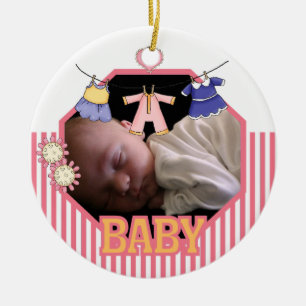 En Céramique Vêtements sur une ligne Bébé Fille Ornement photo