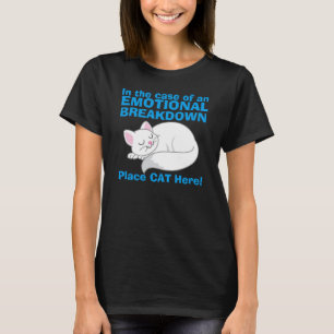 En coque de t-shirt chat cassé émotionnel