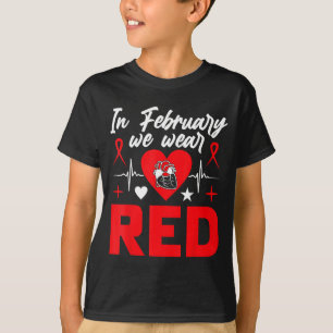 En février, nous portons du rouge T-shirt de sensi