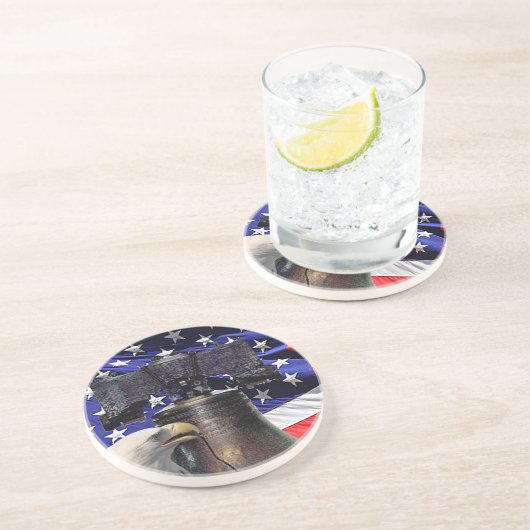 En Grès American Bald Eagle, Bell et Dessous de verre drap (Côté)