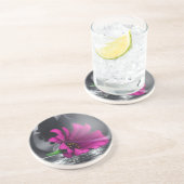 En Grès Fleur dans le Dessous de verre Vase (Côté)