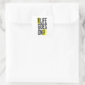 En het leven gaat door met citeren vierkante sticker (Tas)