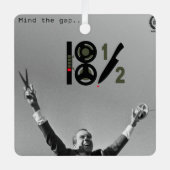 En Métal 18 ½ ornement (Recto)