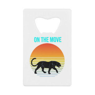 En mouvement - Panther marche sous un coucher de s