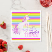 En Papier Art Unicorne arc-en-ciel 3e anniversaire serviette (En situation)