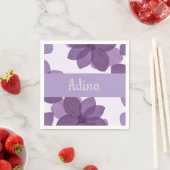 En Papier Fleur violette Bas Mitzva serviette de nom (En situation)