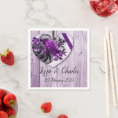 En Papier Goth fleurs mauve cocktail serviette (En situation)