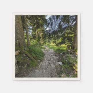 En Papier Serviette avec motif forestier