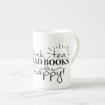 Le thé de boissons, a lu des livres, soit tasse