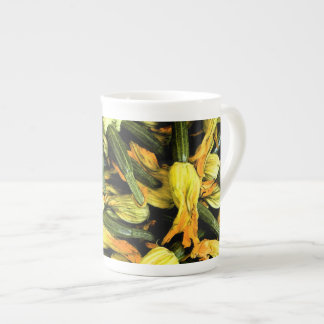 En Porcelaine Tasse de Venise à la maison - fleurs de courgette