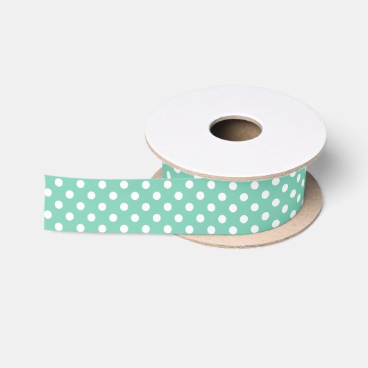 En Satin Blanc de ruban de point de polka sur le vert (Bobine)