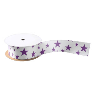 En Satin Le pourpre tient le premier rôle le ruban