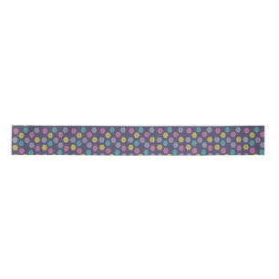 En Satin Ruban floral pourpre :