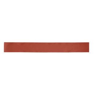 EN SATIN RUBAN ROUGE