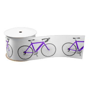En Satin Vélo violet sur ruban satiné blanc