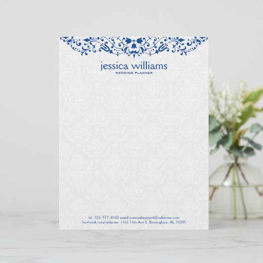 En-tête De Lettre Blue Lace on White Damasks Background (Debout devant)
