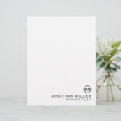 En-tête De Lettre Gray Simple Monogramme Nom typographique Titre (Debout devant)