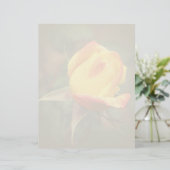 En-tête De Lettre Yellow Rosebud Flower  (Debout devant)