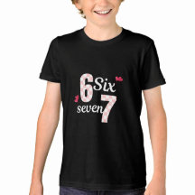 Joli T-shirt à carreaux rose avec chiffres 6 7