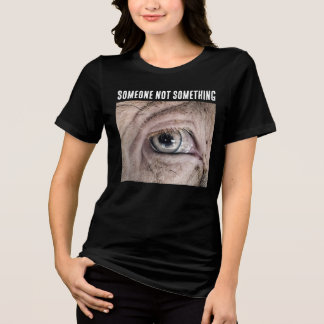 En Tri-matière T-shirt SOMEONE NOT SOMETHING PORC VÉGAN