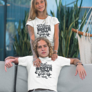 En Tri-matière Typographie intemporelle : Un T-shirt rétro