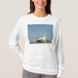 Endeavor op Runway met Columbia op SCA Overhea T-shirt