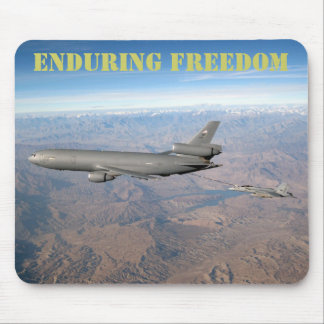 Enduring Freedom een KC-10 tankt een FA-18 Mousepa Muismat