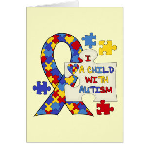 Enfant avec le ruban de sensibilisation sur l'auti