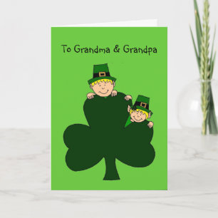 enfants blonds avec shamrocks sur carte verte