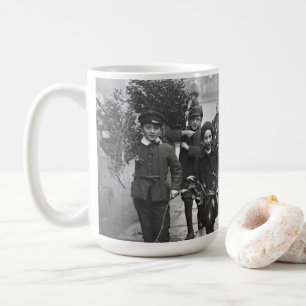 ENFANTS & HOLLY (1915) Vintage Art Christmas Mug