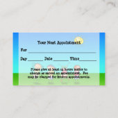 Enfants jouant dehors sur un rendez-vous de jour (Dos)