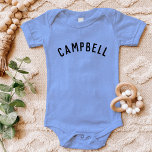 Enfants Nom personnalisé Tee<br><div class="desc">Ces t-shirts personnalisés pour enfants présentent le nom de votre enfant ou tout autre texte personnalisé dans une police voûtée moderne et élégante, ajoutant une touche ludique et unique à leur garde-robe. Fabriqués en tissu doux et de haute qualité, ces tee - shirts personnalisés sont parfaits pour l'usure quotidienne, les...</div>
