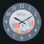 Enfants Personnalisés Sous La Mer Horloge Mur Acry<br><div class="desc">Elles sont mignonnes sous les horloges à thème marin, personnalisées avec votre nom d'enfant. On y trouve une scène sous l'eau de poissons, d'hippocampes, de crabes et de plantes de l'océan. Parfait pour la crèche, la salle pour enfants ou dans un cadre scolaire. Vous pouvez modifier le style de police...</div>