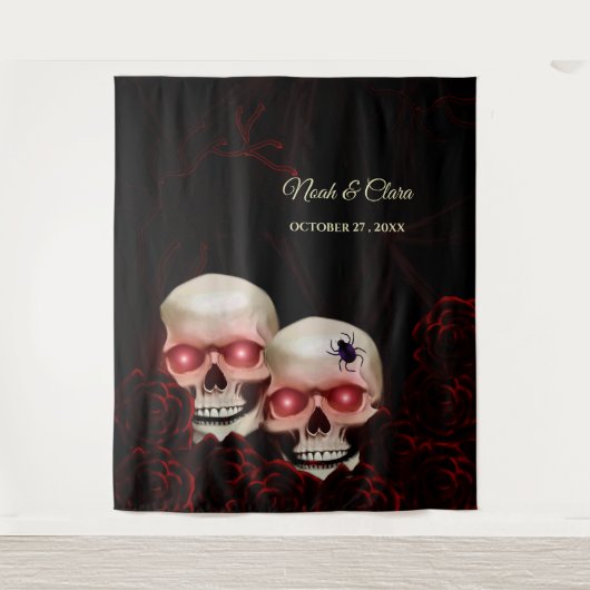 Enge rode bloemendonkere humeurige gothic schedel wandkleed (Voorkant)