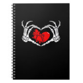 Enge skelet handen en rood hart griezelig Spooky V Notitieboek (Voorkant)