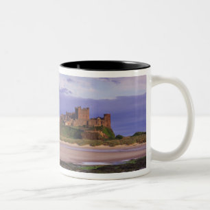 Engeland, Northumberland, Bamburgh Kasteel Tweekleurige Koffiemok
