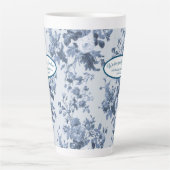 Engelse bloementuin Dusty Blue n White Oma Latte Mok (Voorkant)