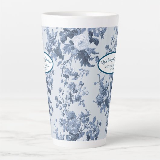 Engelse bloementuin Dusty Blue n White Oma Latte Mok (Voorkant)